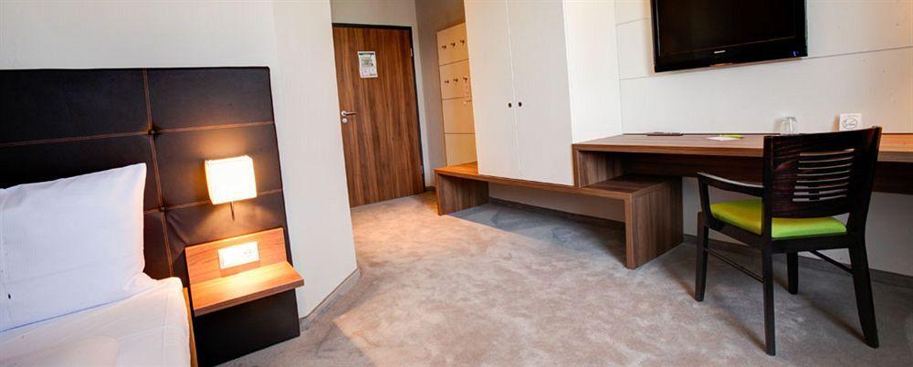 Riku Hotel Neu-Ulm Εξωτερικό φωτογραφία